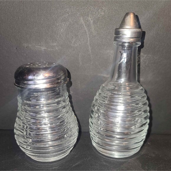 Gemco Bee Hive Clear Glass Oil/Vinegar Cruet and Cheese Shaker - Picture 1 of 2